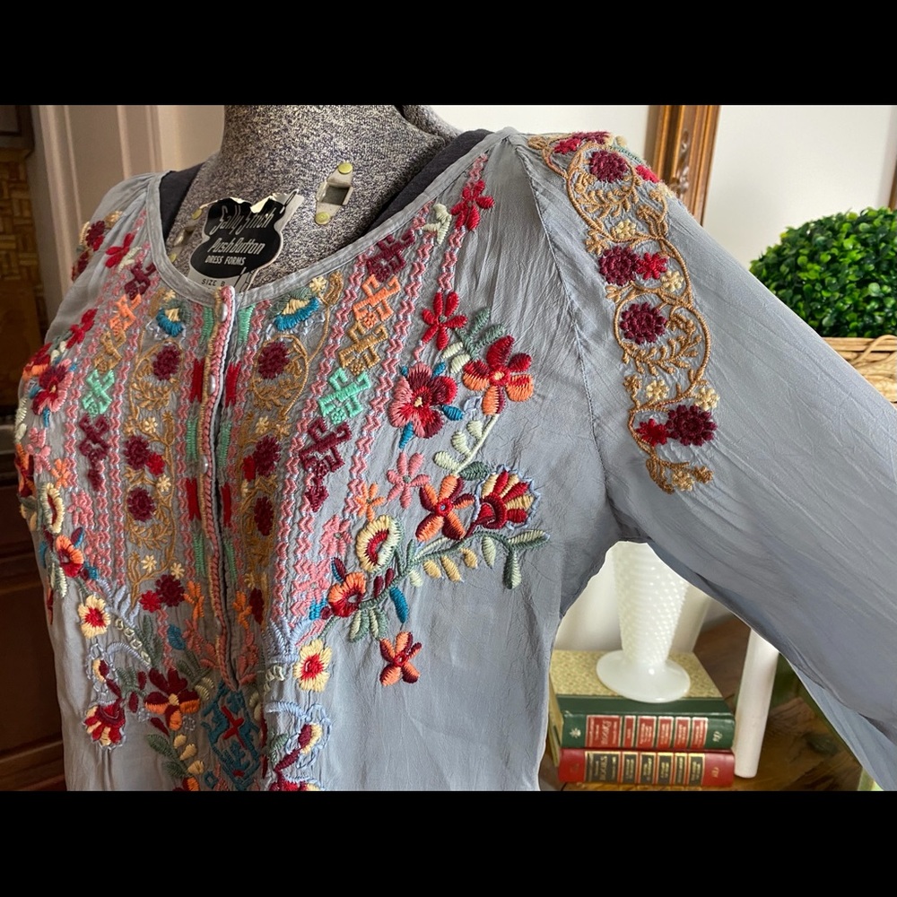 Johnny Was Blue/Grey MED Embroidered Floral Blouse
